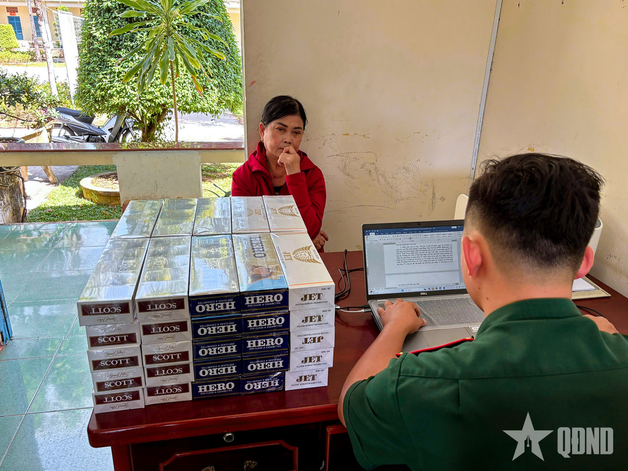 Bộ đội Biên phòng TP Cần Thơ bắt đối tượng vận chuyển thuốc lá điếu nhập lậu